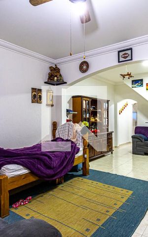 Casa à venda com 212m², 3 quartos e 2 vagas Casa à venda com 212m², 3 quartos e 2 vagasSala