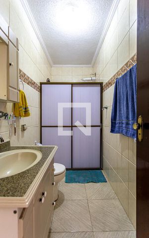 Casa à venda com 212m², 3 quartos e 2 vagas Casa à venda com 212m², 3 quartos e 2 vagasBanheiro da Suite