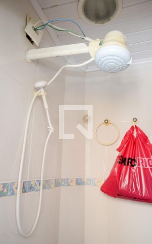 Apartamento à venda com 55m², 3 quartos e sem vaga Apartamento à venda com 55m², 3 quartos e sem vagaBanheiro de Serviço