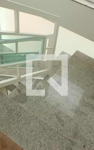 Casa para alugar com 414m², 5 quartos e 7 vagasEscada