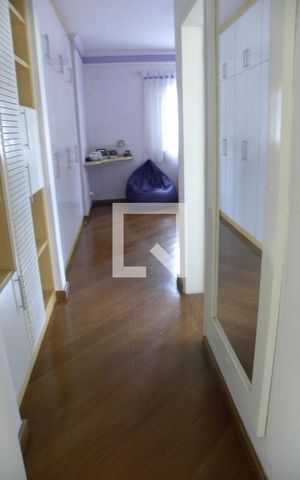 Casa para alugar com 414m², 5 quartos e 7 vagas Casa para alugar com 414m², 5 quartos e 7 vagasSuíte 2