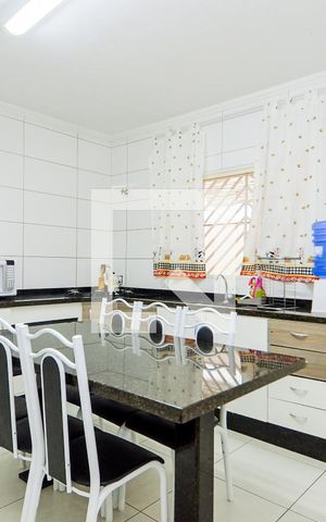 Casa à venda com 120m², 2 quartos e 2 vagasCozinha