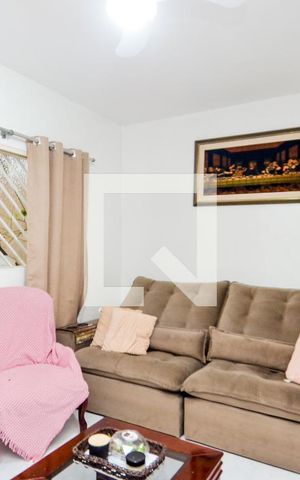 Casa à venda com 120m², 2 quartos e 2 vagasSala