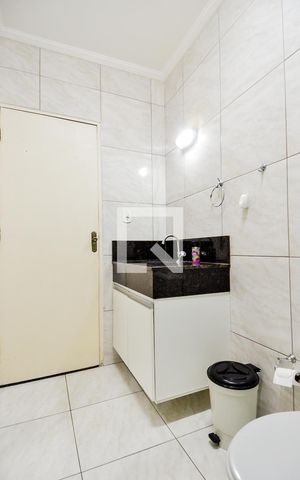 Casa à venda com 120m², 2 quartos e 2 vagasBanheiro Social
