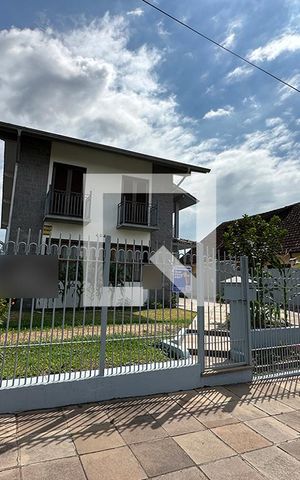 Casa à venda com 250m², 3 quartos e 3 vagasFachada