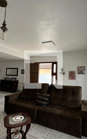 Casa à venda com 250m², 3 quartos e 3 vagasSala