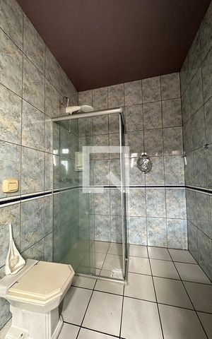 Casa à venda com 250m², 3 quartos e 3 vagasBanheiro do Quarto 1