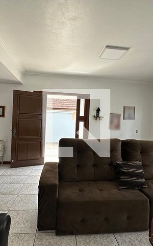 Casa à venda com 250m², 3 quartos e 3 vagasSala