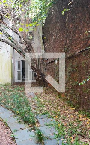 Casa à venda com 900m², 6 quartos e 4 vagasPátio fundos