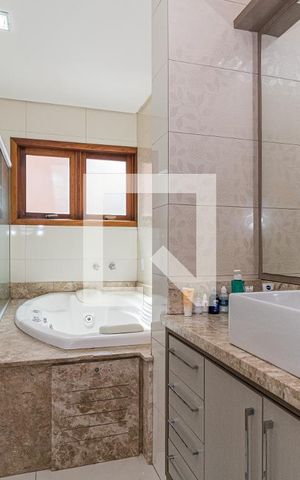 Casa à venda com 420m², 4 quartos e 10 vagasBanheiro da Suíte
