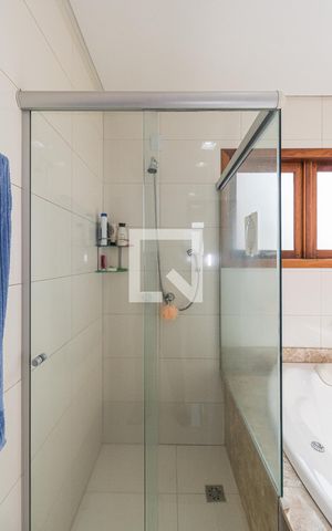 Casa à venda com 420m², 4 quartos e 10 vagasBanheiro da Suíte