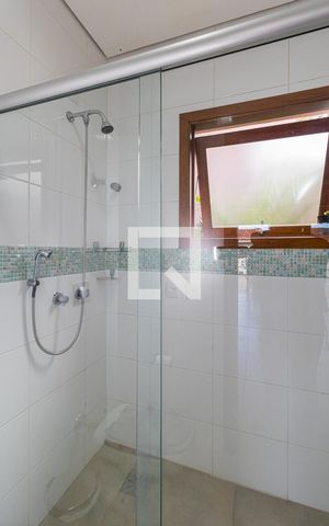 Casa à venda com 420m², 4 quartos e 10 vagasBanheiro da Piscina