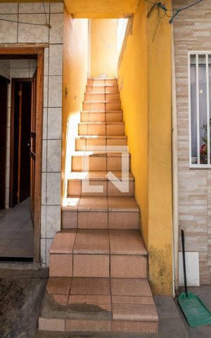 Casa à venda com 275m², 5 quartos e 5 vagasEscada