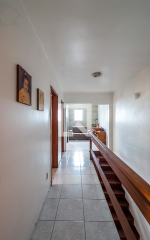 Casa à venda com 275m², 5 quartos e 5 vagasCorredor