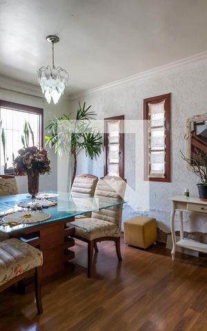 Casa à venda com 275m², 5 quartos e 5 vagasSala