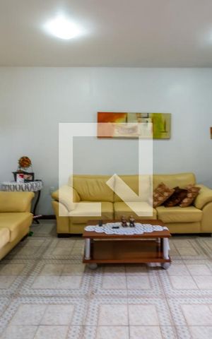 Casa à venda com 275m², 5 quartos e 5 vagasSala