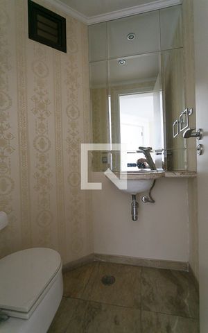 Apartamento à venda com 242m², 3 quartos e 4 vagas Apartamento à venda com 242m², 3 quartos e 4 vagasLavabo