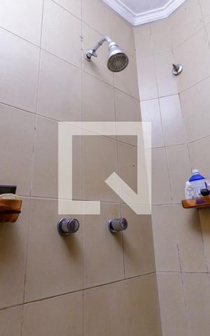 Casa de condomínio à venda com 490m², 6 quartos e 5 vagas Casa de condomínio à venda com 490m², 6 quartos e 5 vagasBanheiro Suíte Master