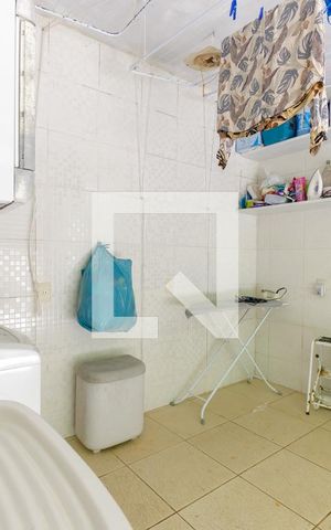 Casa de condomínio à venda com 490m², 6 quartos e 5 vagas Casa de condomínio à venda com 490m², 6 quartos e 5 vagasÁrea de Serviço