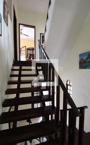 Casa para alugar com 1300m², 3 quartos e 1 vagaEscada de Acesso