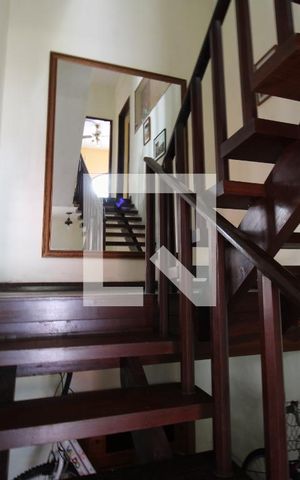 Casa para alugar com 1300m², 3 quartos e 1 vagaEscada de Acesso