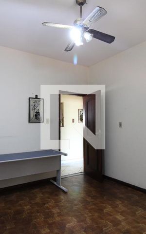 Casa para alugar com 1300m², 3 quartos e 1 vagaQuarto 01
