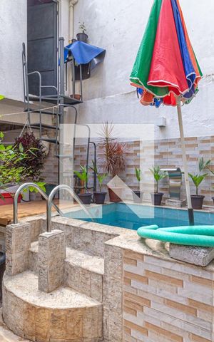 Casa à venda com 216m², 4 quartos e 2 vagas Casa à venda com 216m², 4 quartos e 2 vagasPiscina