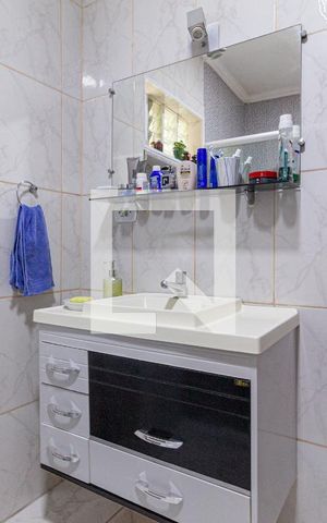 Casa à venda com 216m², 4 quartos e 2 vagas Casa à venda com 216m², 4 quartos e 2 vagasBanheiro 1