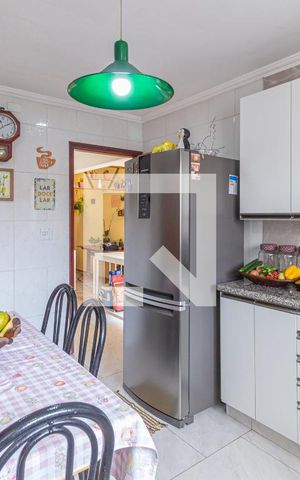 Casa à venda com 216m², 4 quartos e 2 vagas Casa à venda com 216m², 4 quartos e 2 vagasCozinha