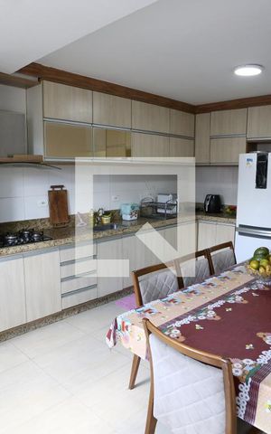 Casa à venda com 260m², 4 quartos e 5 vagasCozinha 1
