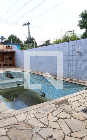 Casa à venda com 260m², 4 quartos e 5 vagasPiscina