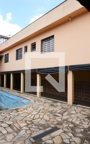 Casa à venda com 260m², 4 quartos e 5 vagasPiscina