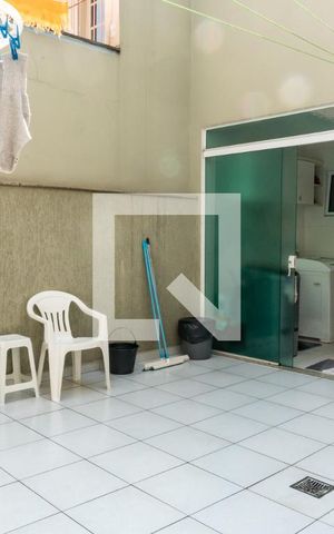 Casa à venda com 196m², 2 quartos e 2 vagas Casa à venda com 196m², 2 quartos e 2 vagasQuintal