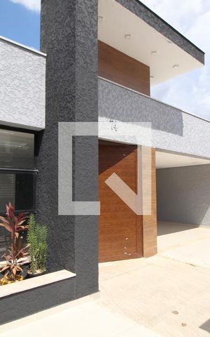 Casa para alugar com 374m², 5 quartos e 4 vagasFachada