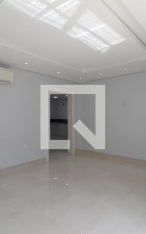 Casa para alugar com 374m², 5 quartos e 4 vagasSala