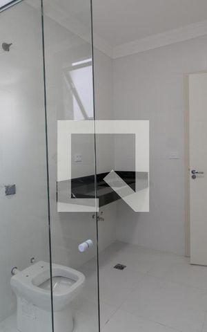 Casa para alugar com 374m², 5 quartos e 4 vagasBanheiro