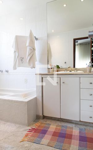 Apartamento à venda com 148m², 3 quartos e 1 vaga Apartamento à venda com 148m², 3 quartos e 1 vagaBanheiro da suíte