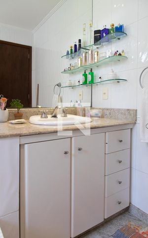 Apartamento à venda com 148m², 3 quartos e 1 vaga Apartamento à venda com 148m², 3 quartos e 1 vagaBanheiro da suíte