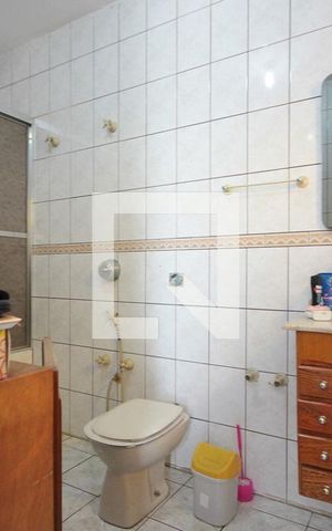 Casa à venda com 220m², 3 quartos e 2 vagas Casa à venda com 220m², 3 quartos e 2 vagasBanheiro da Suíte