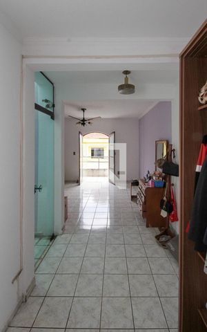 Casa à venda com 220m², 3 quartos e 2 vagas Casa à venda com 220m², 3 quartos e 2 vagasSuite