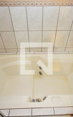 Casa à venda com 220m², 3 quartos e 2 vagas Casa à venda com 220m², 3 quartos e 2 vagasBanheiro da Suíte