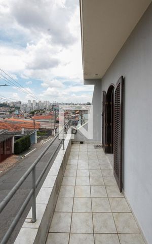 Casa à venda com 220m², 3 quartos e 2 vagas Casa à venda com 220m², 3 quartos e 2 vagasVaranda