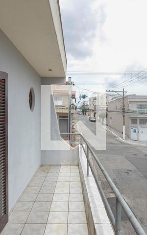 Casa à venda com 220m², 3 quartos e 2 vagas Casa à venda com 220m², 3 quartos e 2 vagasVaranda