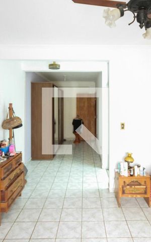 Casa à venda com 220m², 3 quartos e 2 vagas Casa à venda com 220m², 3 quartos e 2 vagasSuite