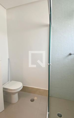 Casa de condomínio para alugar com 450m², 3 quartos e 4 vagasBanheiro da Suíte 3