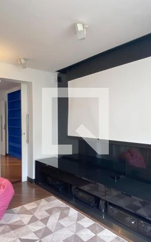 Casa de condomínio para alugar com 450m², 3 quartos e 4 vagasSala de TV
