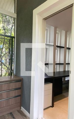 Casa de condomínio para alugar com 450m², 3 quartos e 4 vagasEscritório