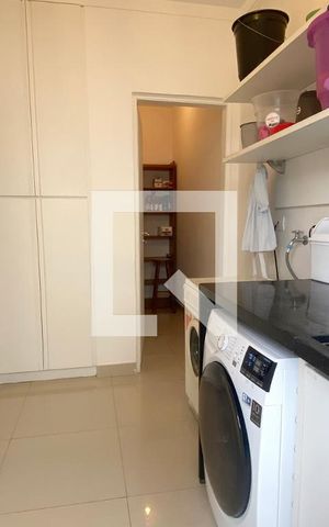 Casa de condomínio para alugar com 450m², 3 quartos e 4 vagasÁrea de Serviço
