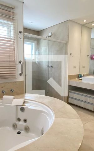 Casa de condomínio para alugar com 450m², 3 quartos e 4 vagasBanheiro da Suíte 1