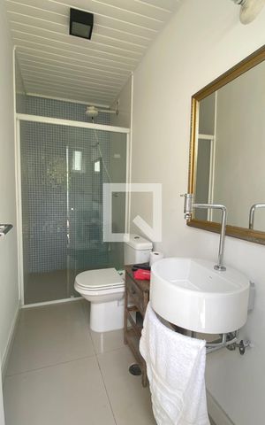 Casa de condomínio para alugar com 450m², 3 quartos e 4 vagasbanheiro
